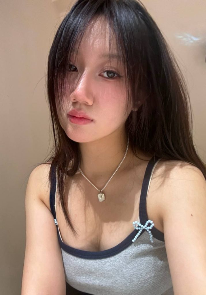轻伊 照片 2